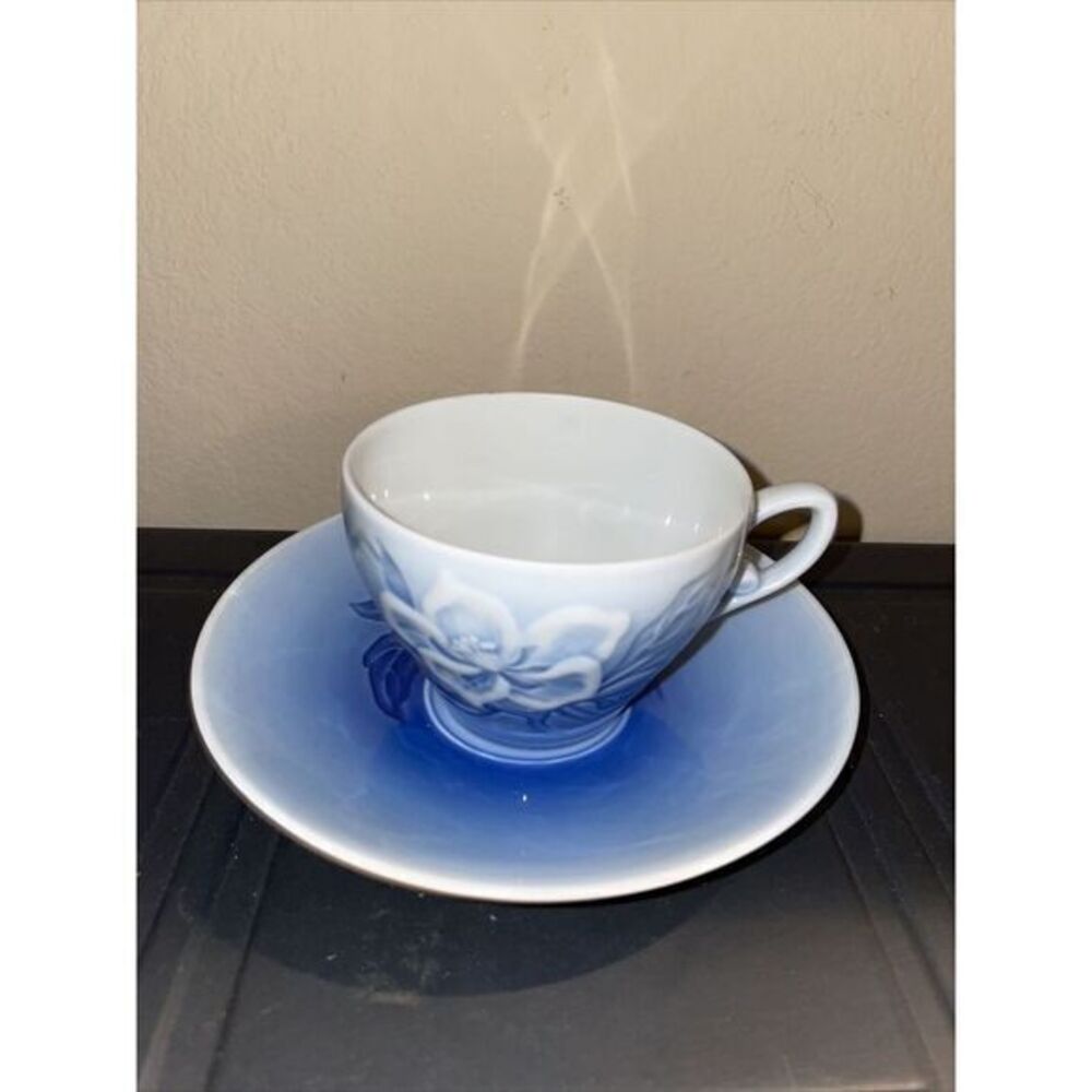 Vintage B & G "Bing & Grondahl" Porcelain #102 Floral DEMITASSE TEACUP & SAUCER